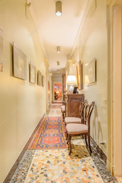 Corridoio dell'appartamento Agazzino, location in stile classico a Milano