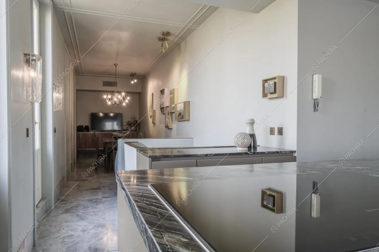 Vista dalla cucina sul secondo livello dell'appartamento 