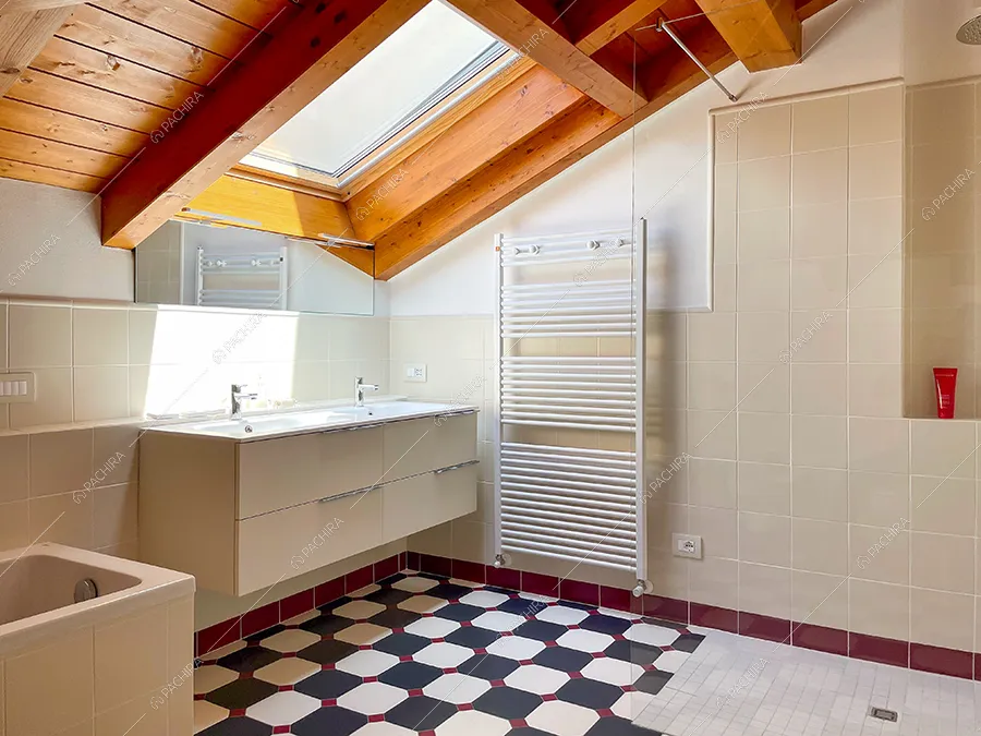 Bagno della villa Parnaso, location in stile classico a Lecco