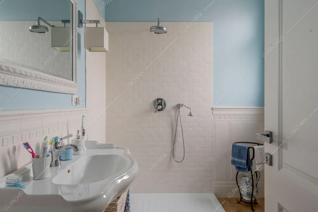 Bagno della villa Pino Mugo, location in stile moderno a Roma