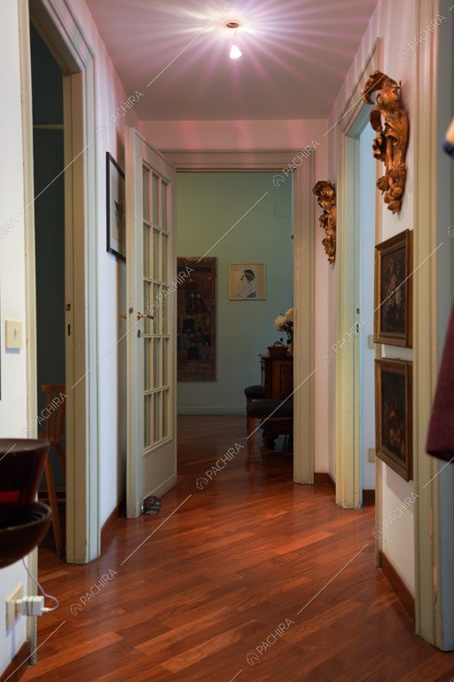 Corridoio dell'appartamento Volga, location in stile moderno a Roma