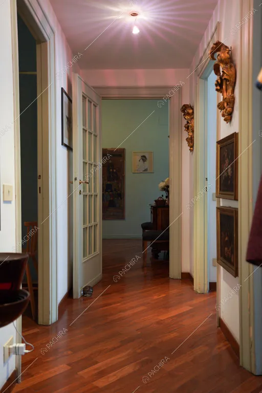 Corridoio dell'appartamento Volga, location in stile moderno a Roma