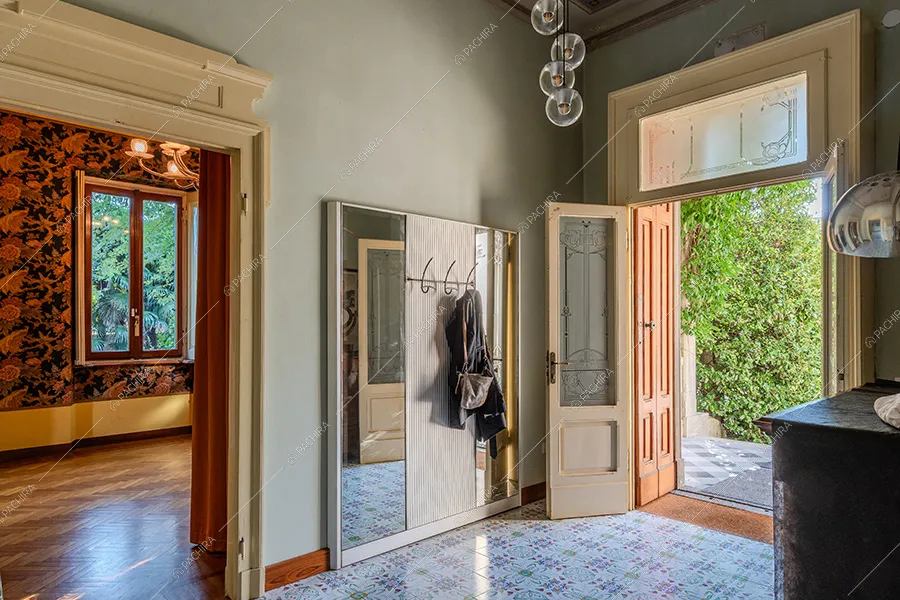 Atrio della villa Nitra, location in stile vintage a Milano