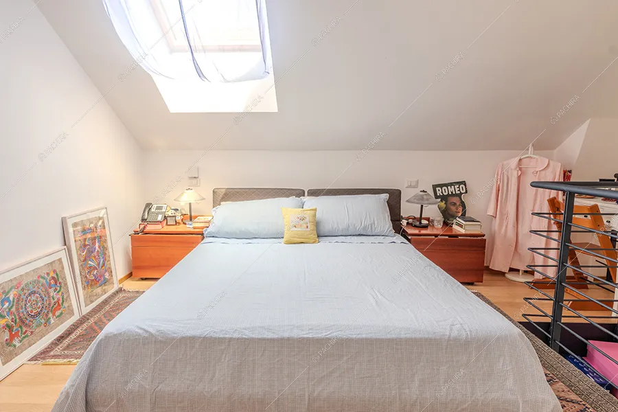 Camera da letto della villa Malachite, location in stile moderno a Milano