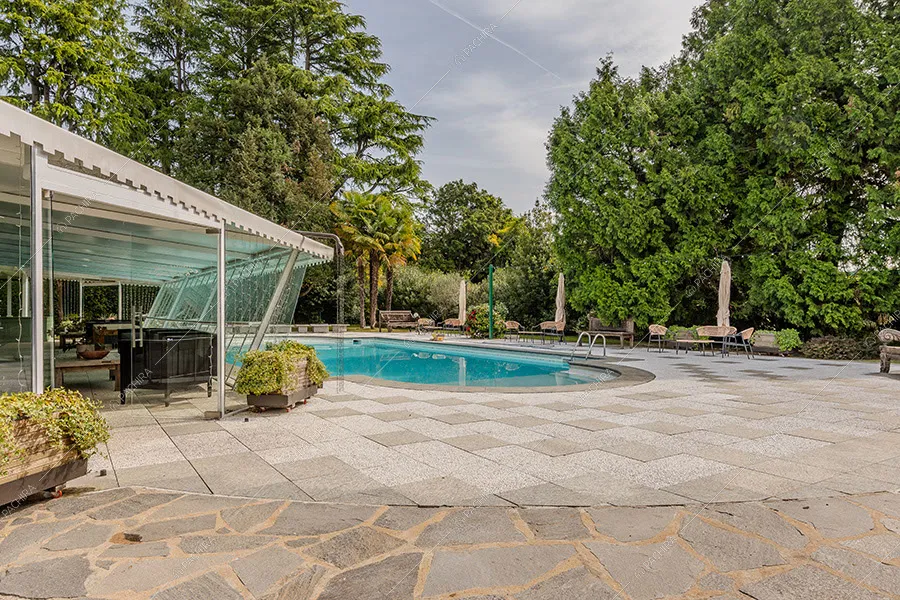 Piscina della villa Lentisco, location in stile classico a Varese