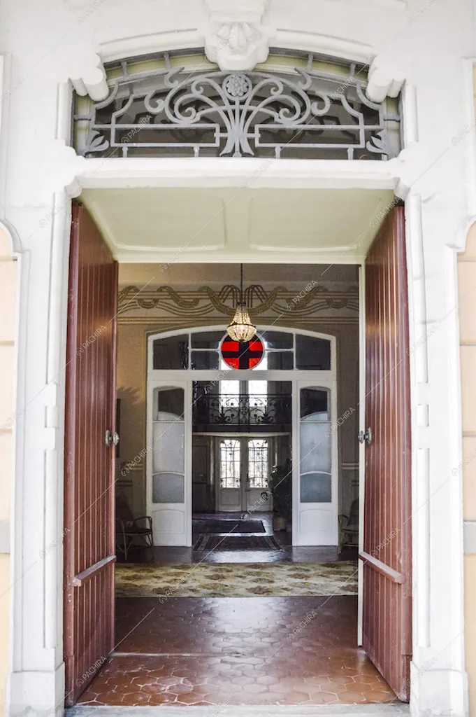 Ingresso in stile classico di questa elegante Dimora Storica
