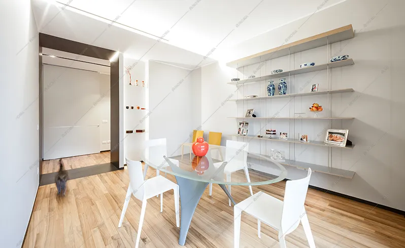 Tavolo da pranzo ovale in vetro con struttura in metallo, libreria minimal