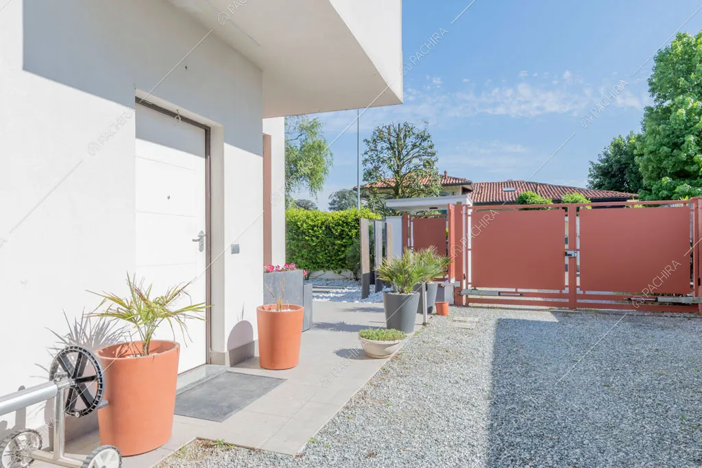 Esterni della villa Garnet, location in stile contemporaneo a Milano