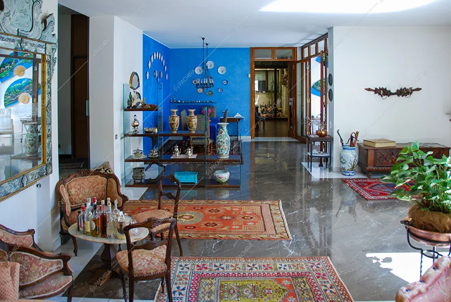 Zona living della villa Acetosa, location in stile vintage a Lecco