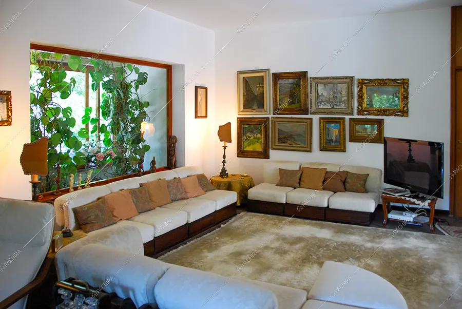 Salotto della villa Acetosa, location in stile vintage a Lecco