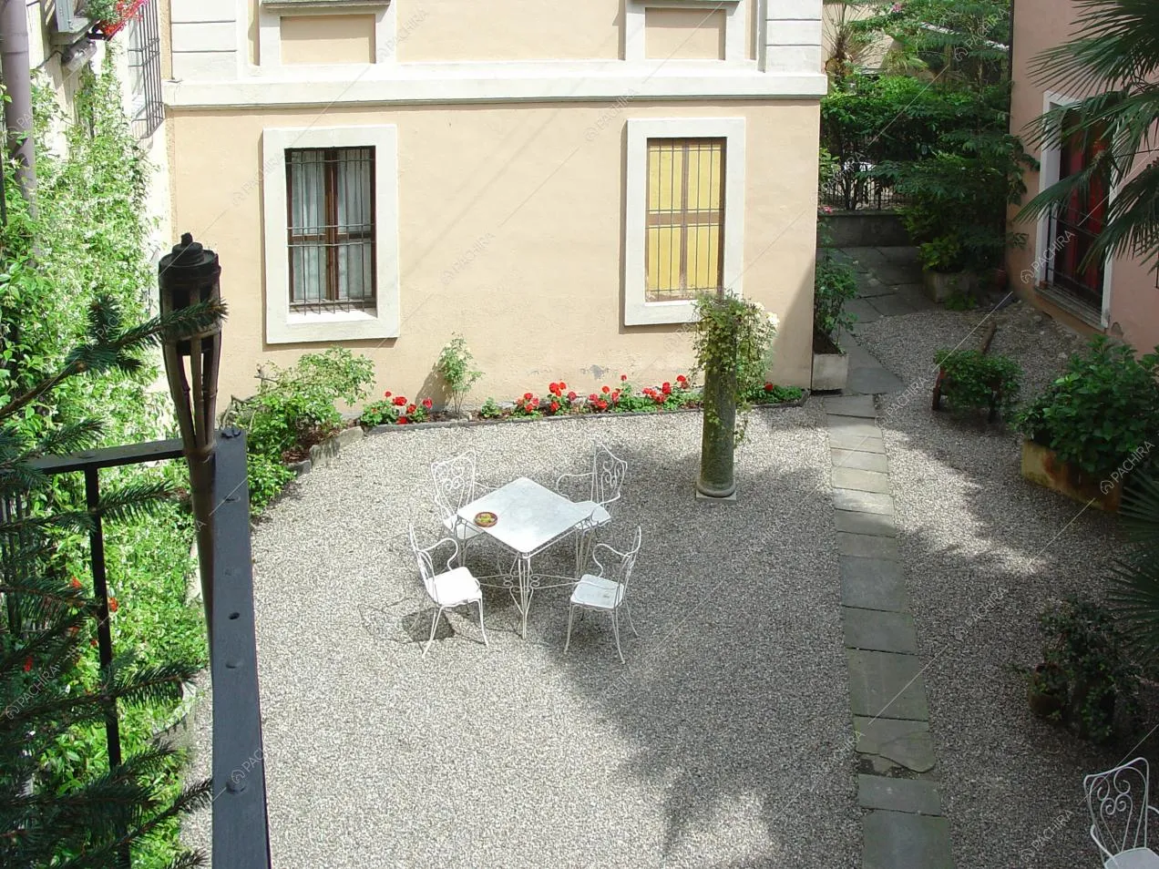 Cortile della dimora storica Avventurina, dimora storica in stile classico a Novara