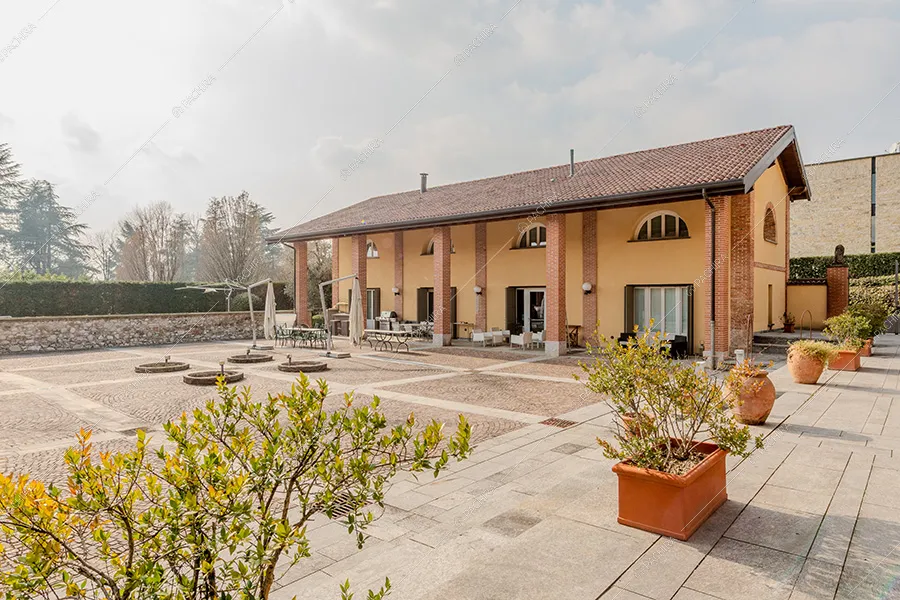 Esterni della villa Quito, location in stile classico a Lecco