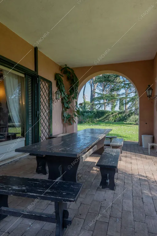 Veranda della dimora storica Logan, location in stile classico a Roma