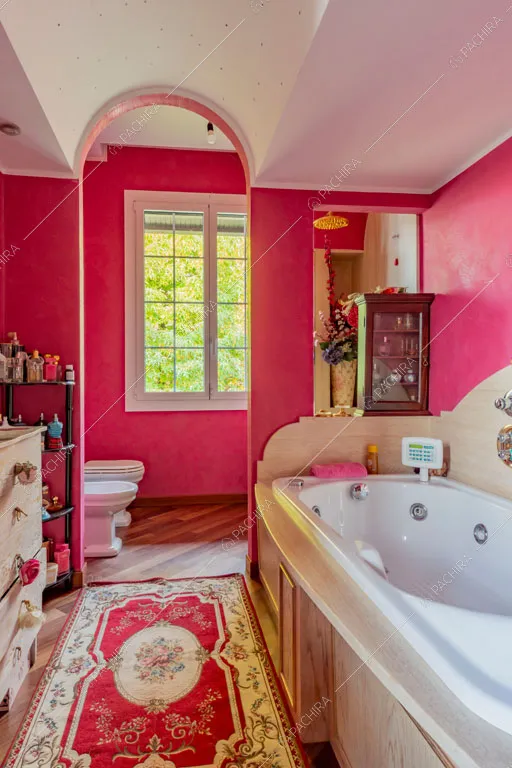 Bagno della villa Ararat, location in stile classico a Milano
