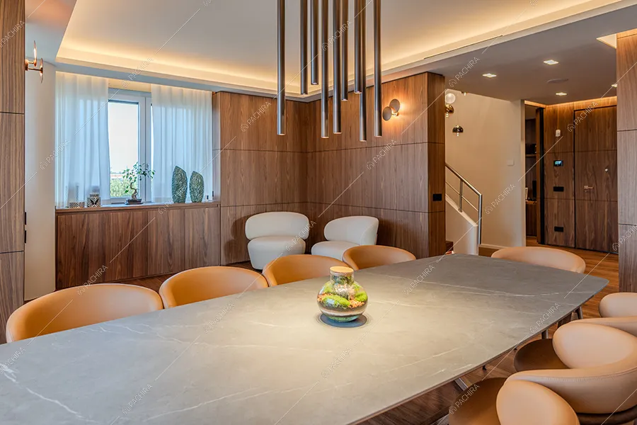 Sala pranzo della location Ebano, attico in stile classico a Milano