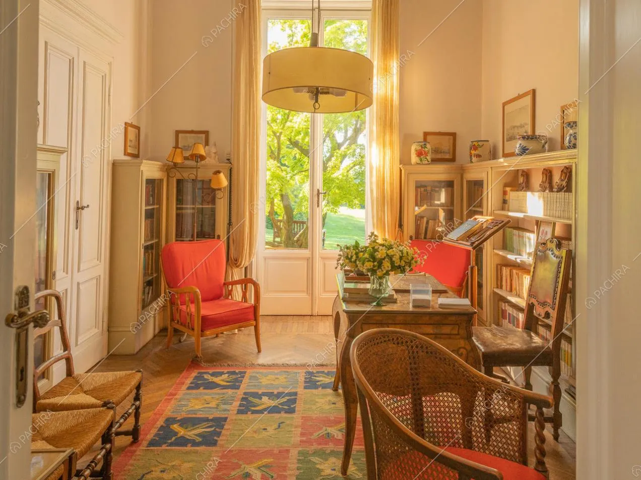 Studio con scrivania in stile vittoriano 