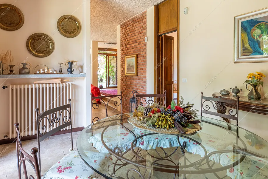 Sala da pranzo della villa Adige, location in stile contemporaneo a Monza