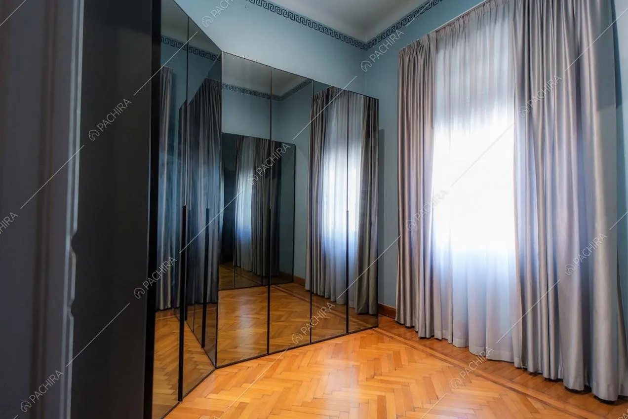 Cabina armadio della villa Adamite, location in stile classico a Savona