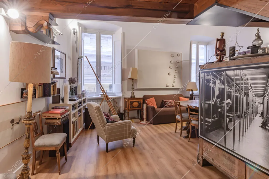 Zona living dell'appartamento Roobois, location in stile insolito a Roma