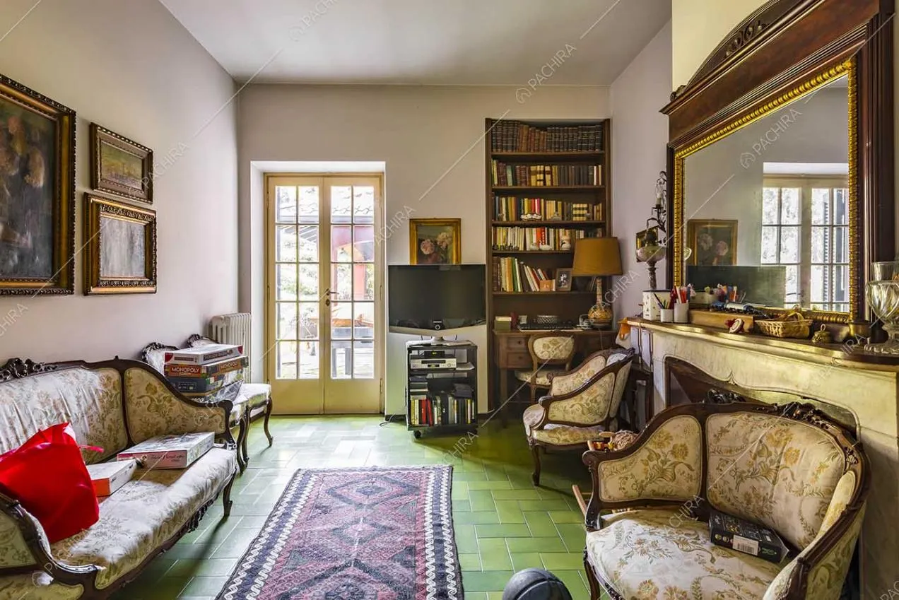 Salotto della villa Archibusa, location in stile classico a Como
