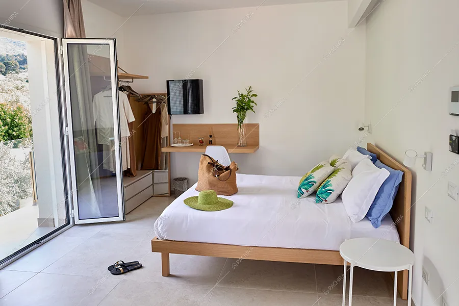 Camera da letto della villa Godavari, location in stile moderno a Trapani
