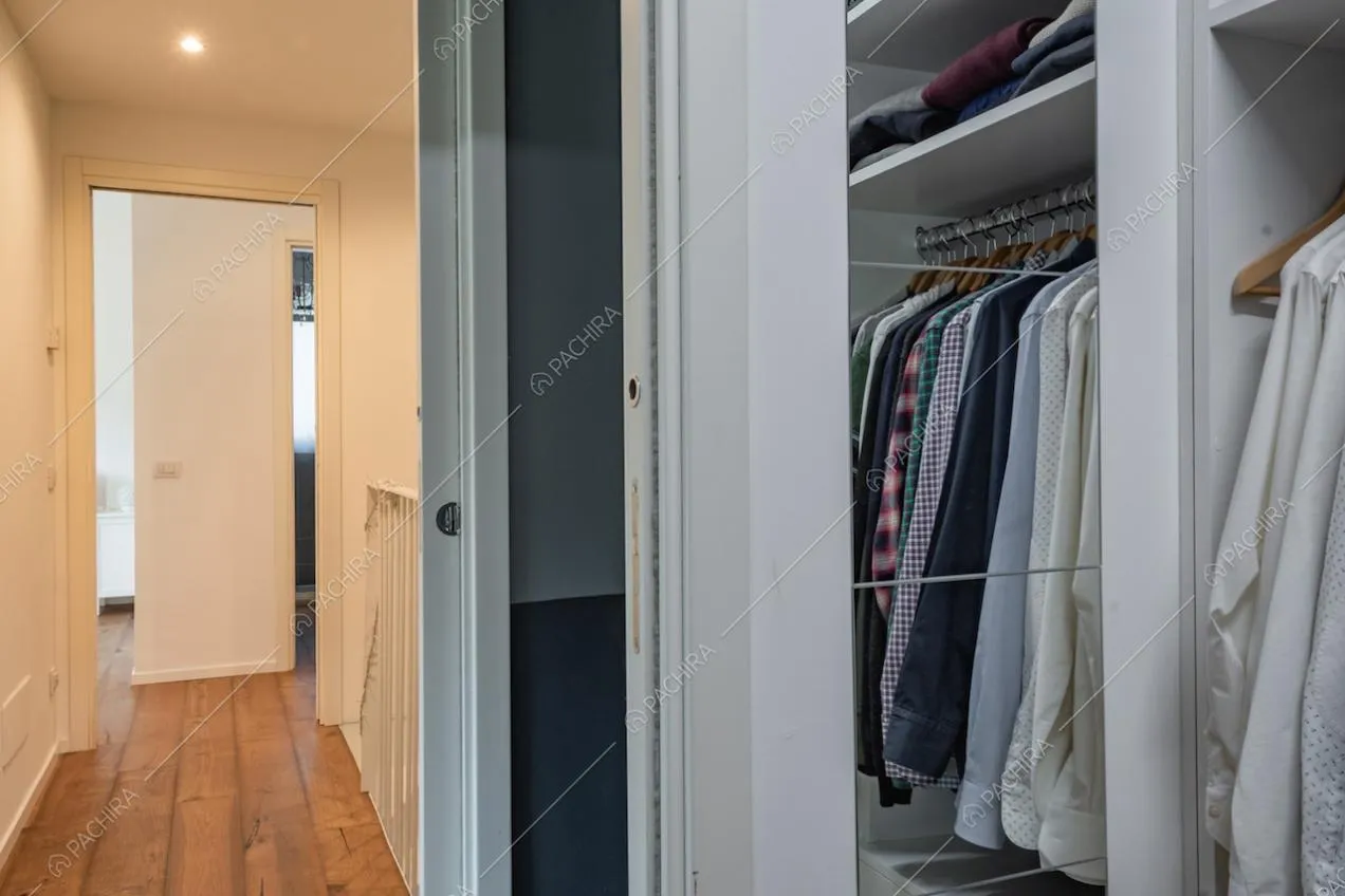 Cabina armadio e pavimento a listoni