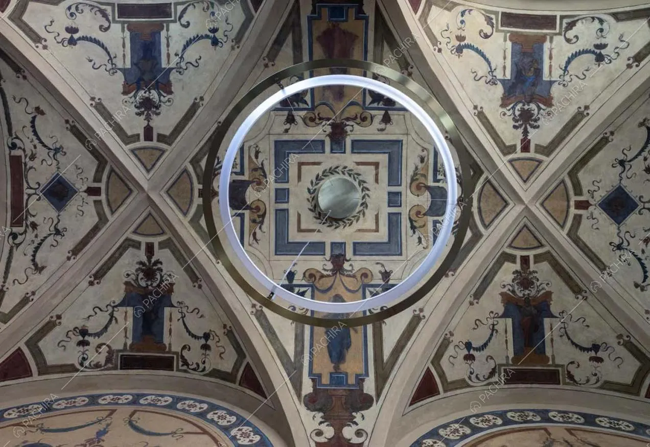 Soffitto dell'appartamento Sayan, location in stile classico a Torino
