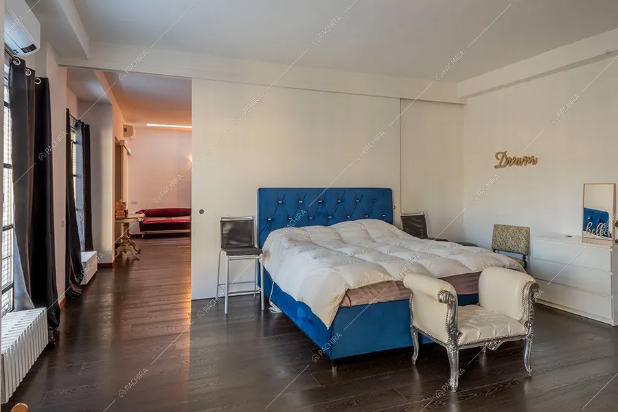 Camera da letto del loft Piave, location in stile moderno a Milano