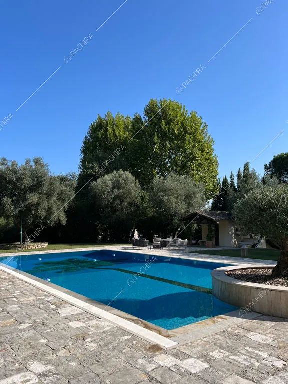 Piscina della dimora storica Citera, location in stile classico a Roma