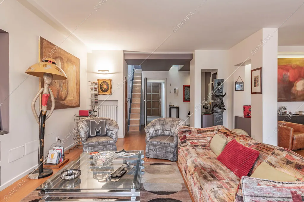 Salotto dell'appartamento Catalpa, location in stile moderno a Roma
