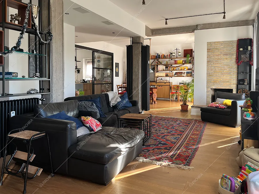 Sala dell'appartamento Orange, location in stile industriale a Roma