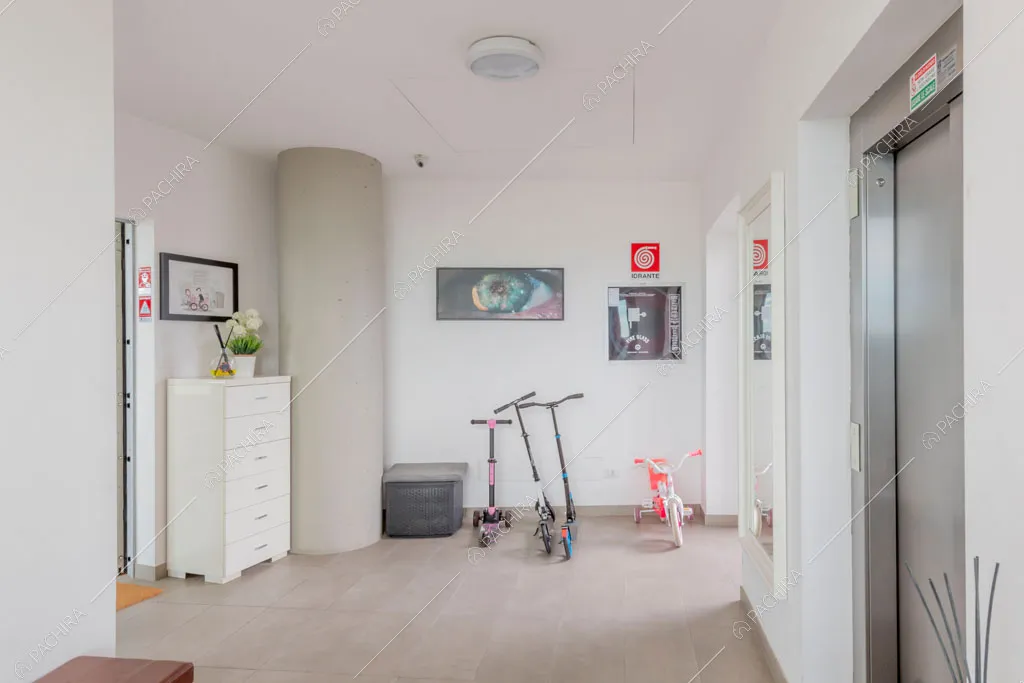 Atrio dell'appartamento Tobol, location in stile contemporaneo a Milano