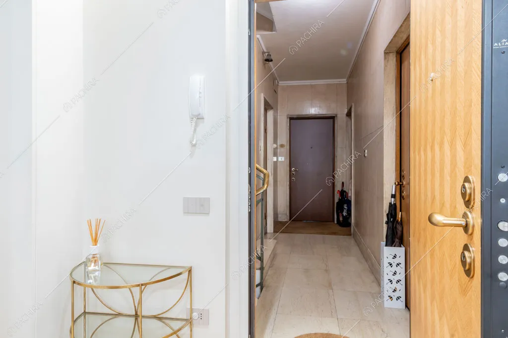 Ingresso dell'appartamento Capsico, location in stile contemporaneo a Milano
