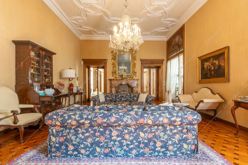 Salotto della dimora storica Taurus, location in stile classico a Lecco