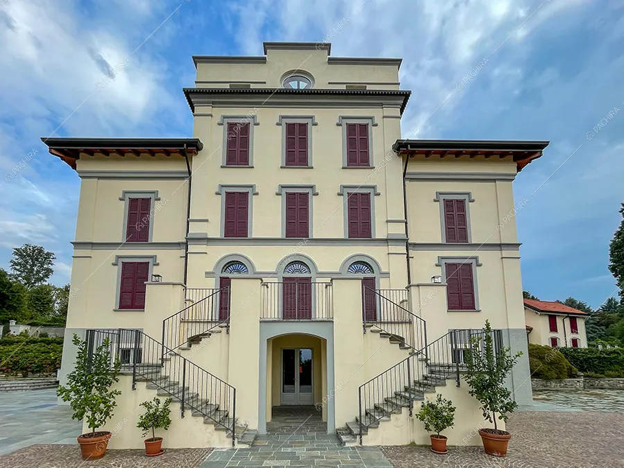 Esterni della villa Parnaso, location in stile classico a Lecco