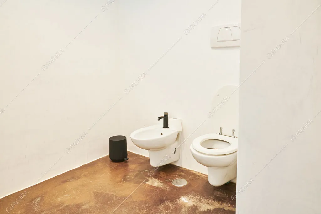 Bagno del loft Manaslu, location in stile minimal a Roma