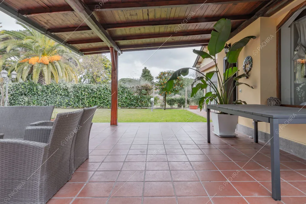 Veranda aperta della villa Cren, location in stile moderno a Roma