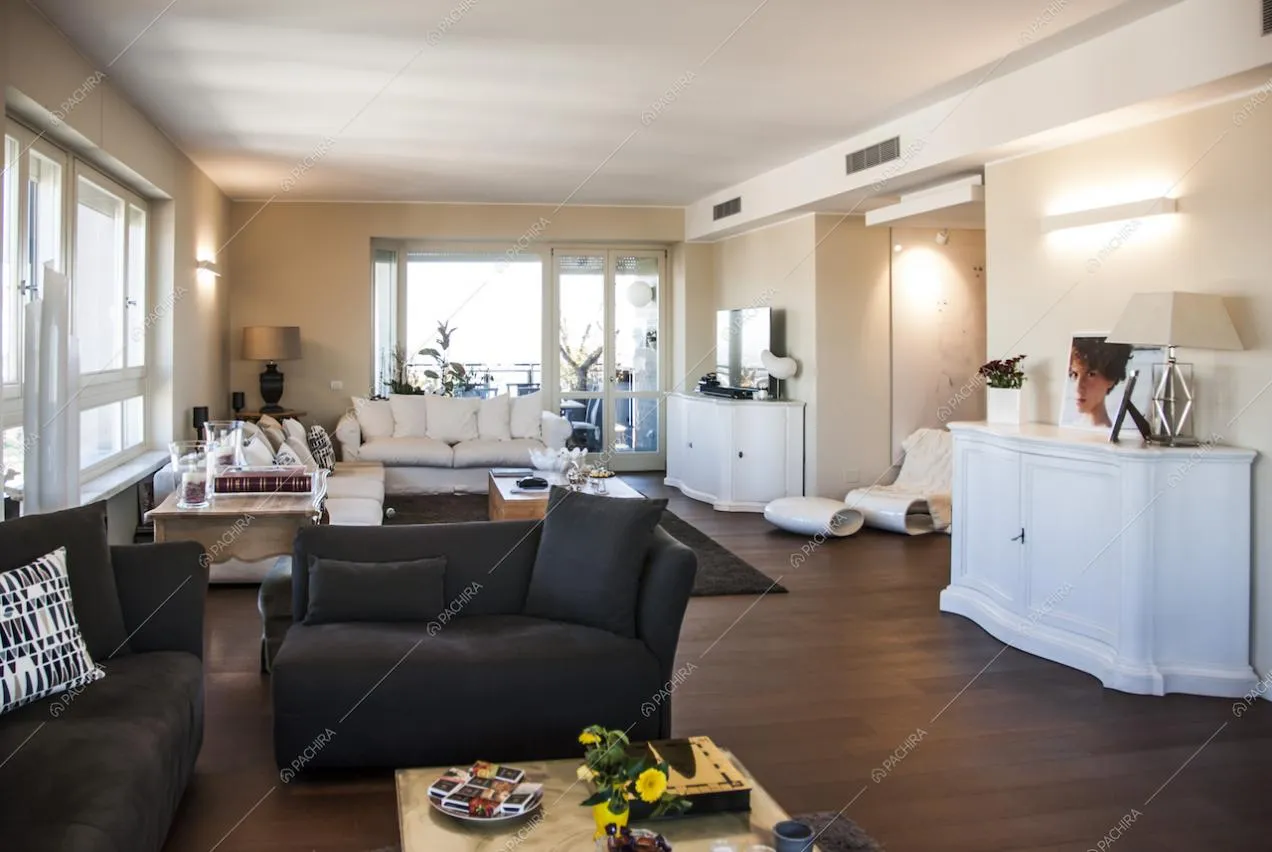 Living moderno con parquet