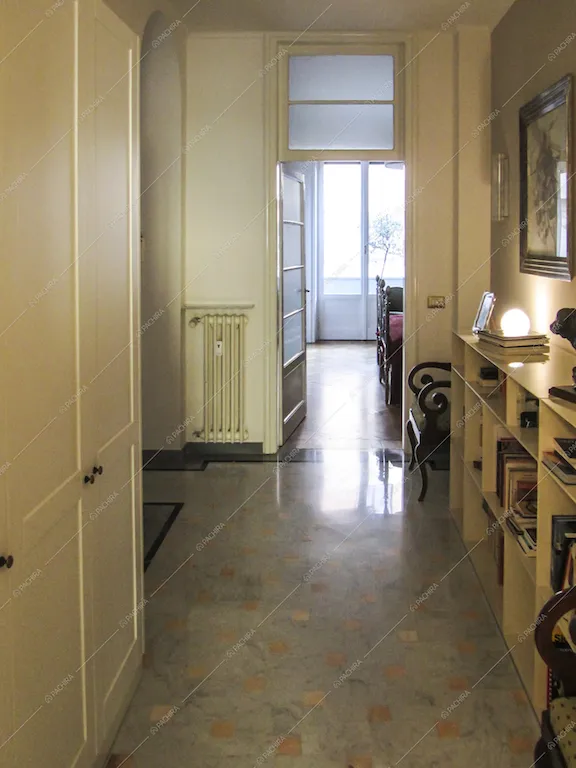 Pavimento in marmo in appartamento in stile vecchia milano