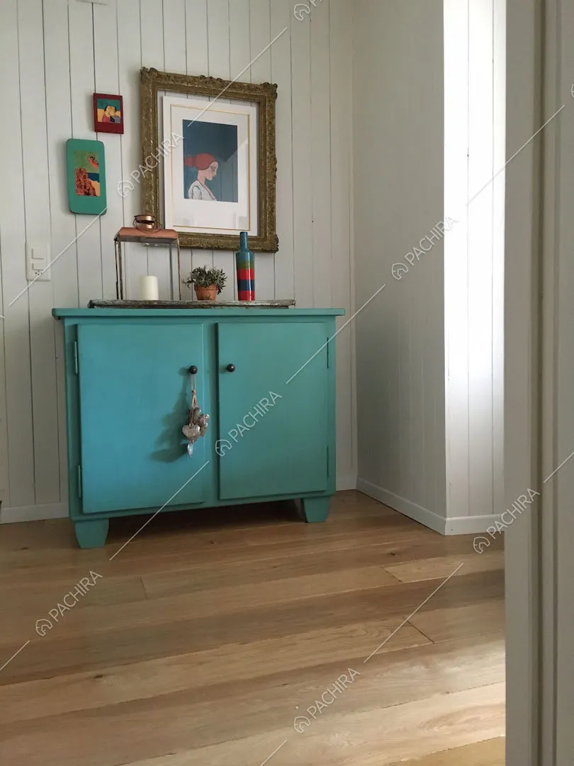 Armadio basso azzurro a due ante