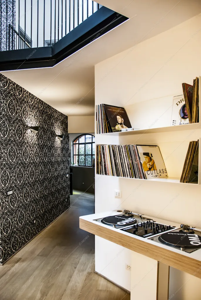 Corridoio nel loft moderno a Milano