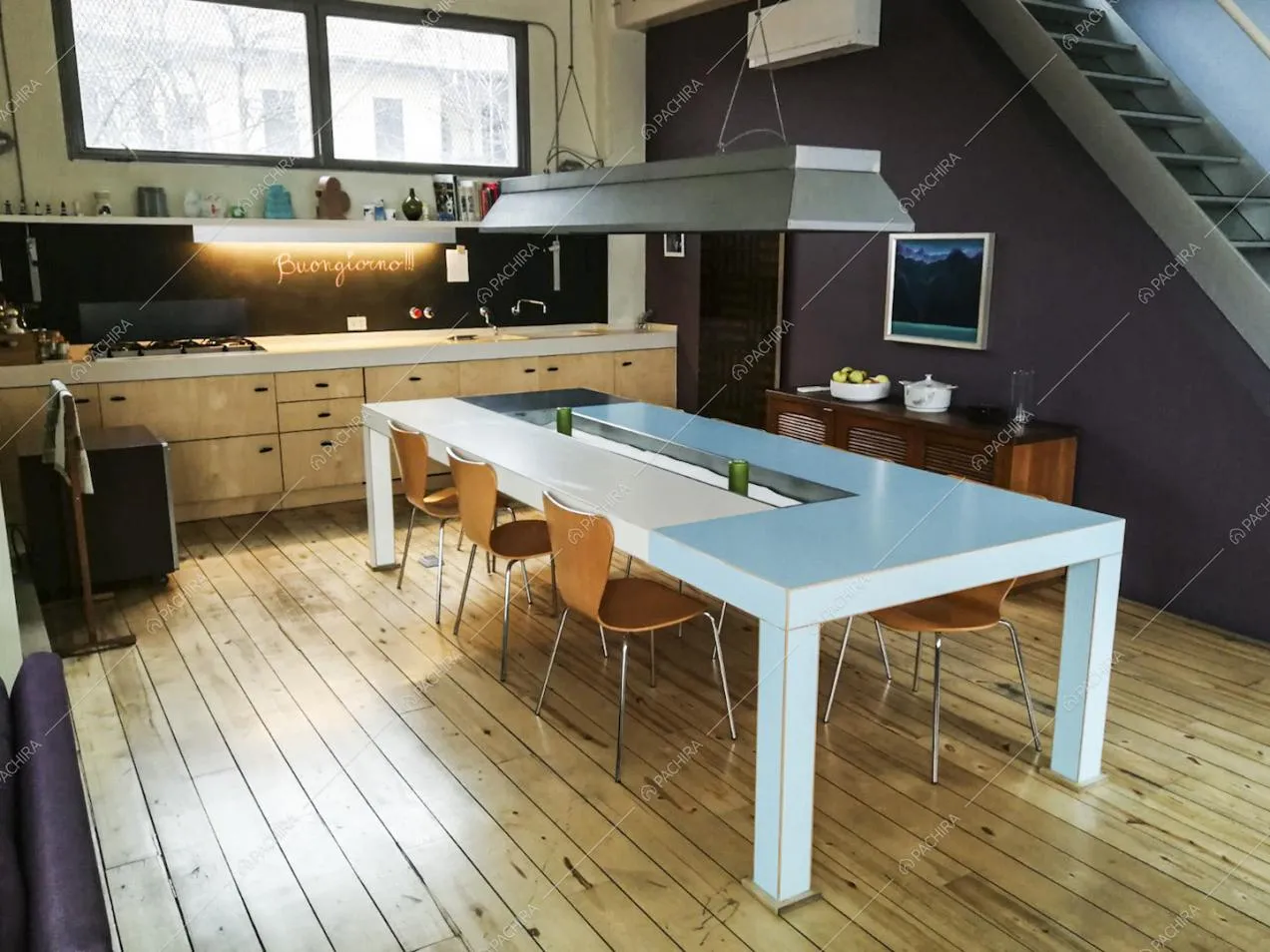Cucina a vista con fornelli a gas