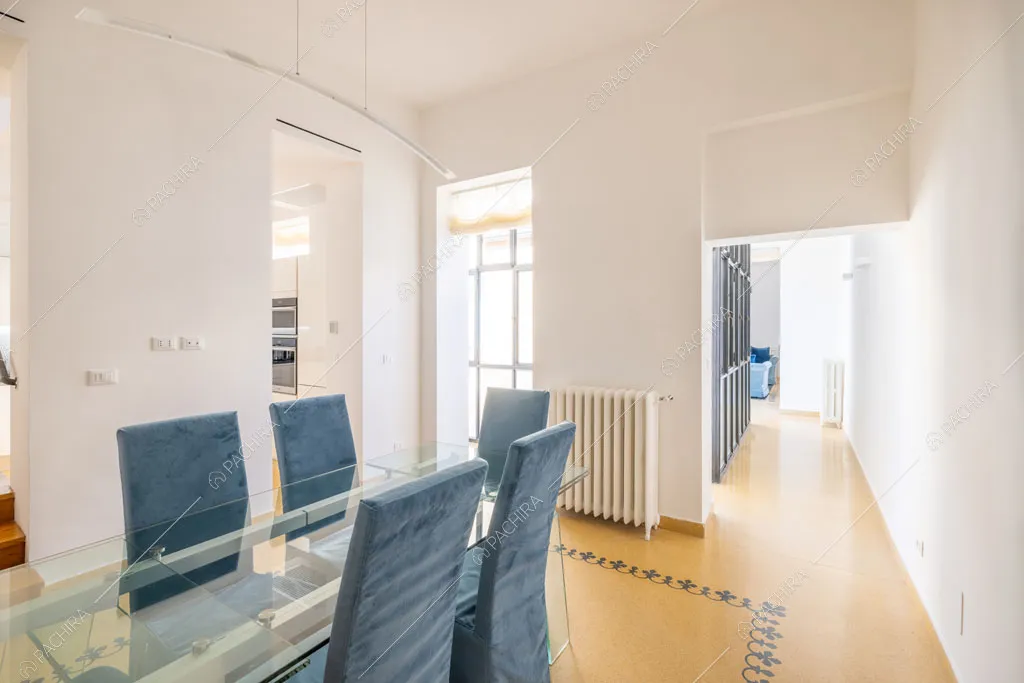 Sala da pranzo dell'appartamento Ural, location in stile moderno a Roma