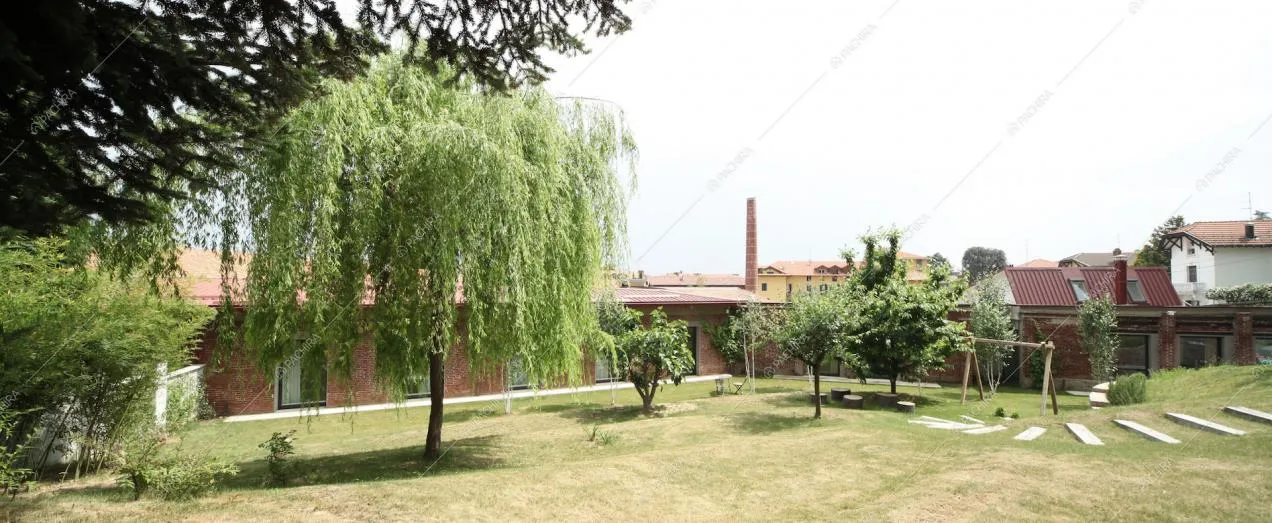 Giardino con alberi