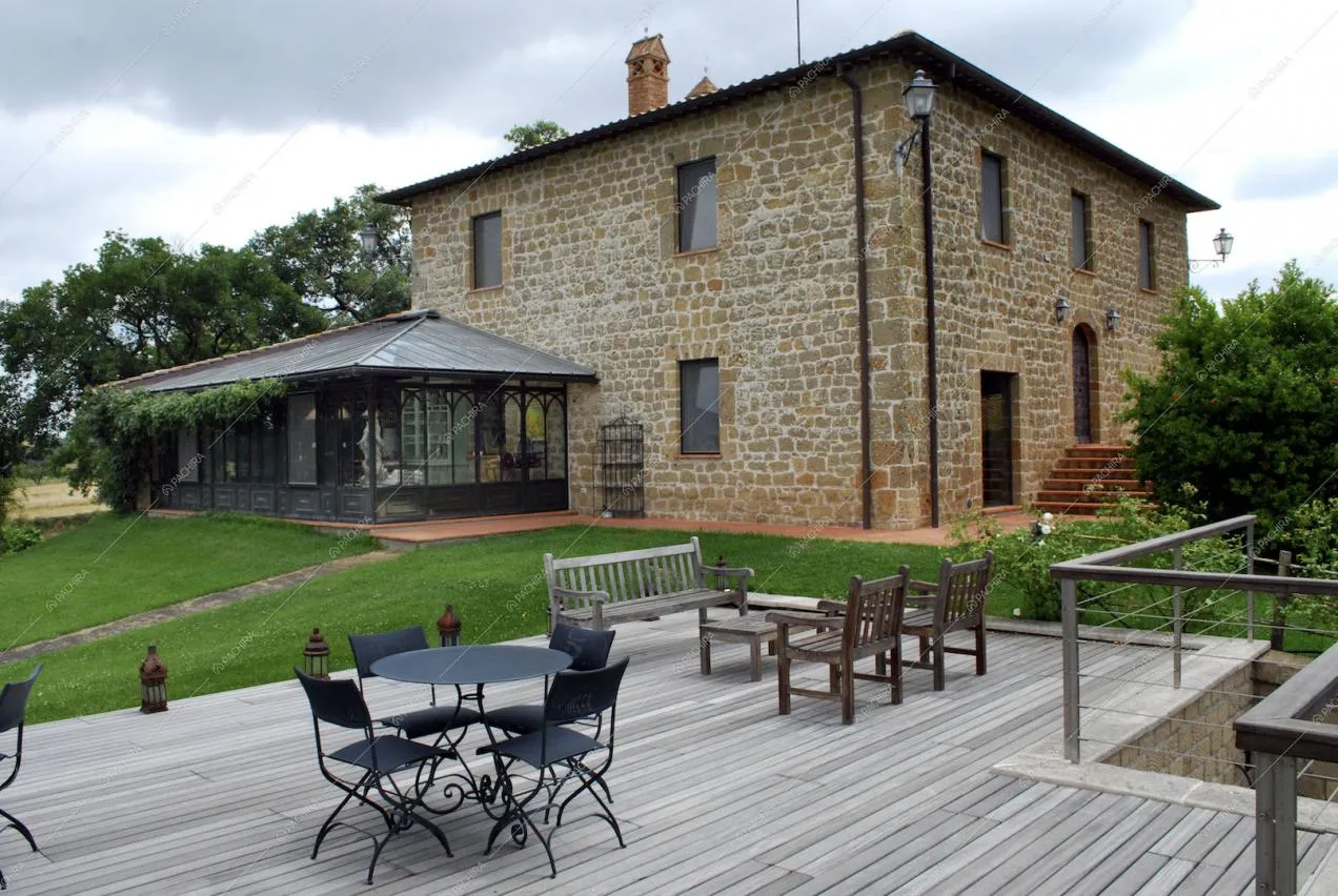 Tavolo da pranzo esterno, salotto da esterno, veranda