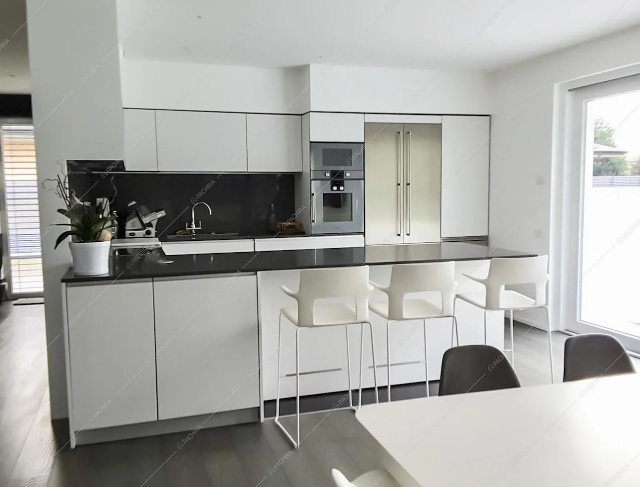 La cucina moderna della Location Iresine