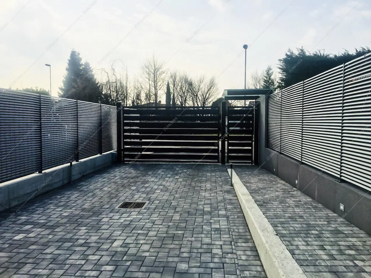 Il cortile d'ingresso della Location Iresine