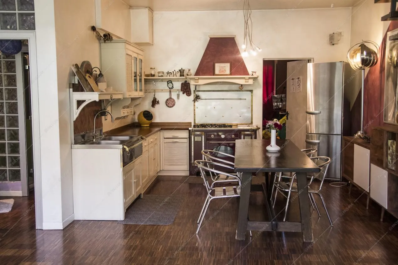 Cucina a vista moderna nel Loft