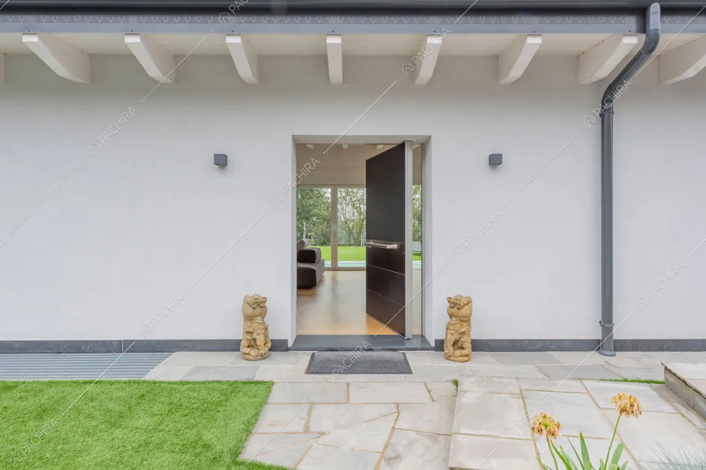 Ingresso della villa Amazonite, location in stile contemporaneo a Varese