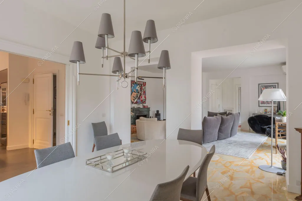 Sala da pranzo dell'appartamento Mizuna, location in stile contemporaneo a Roma